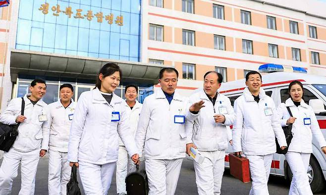 간부 병원은 현대식…주민은 마취제·주삿바늘도 '셀프' [북한인권백서 2025 ①]