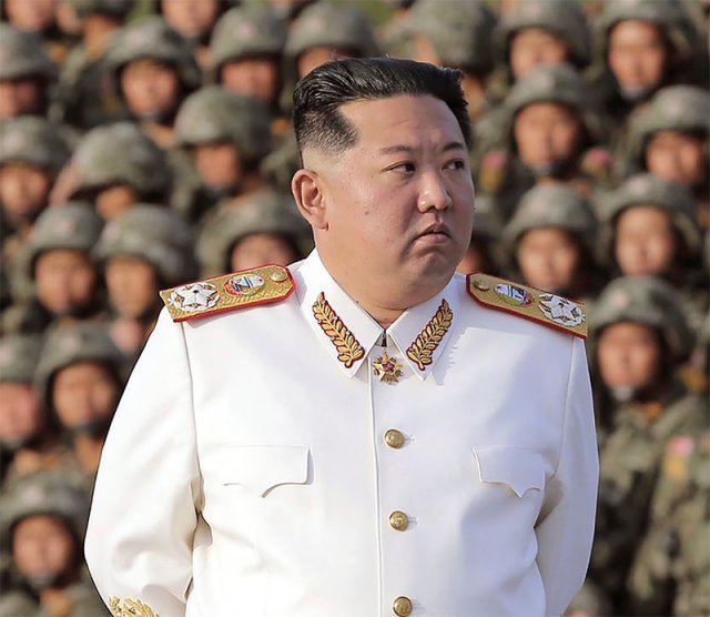 김정은, '선제적 핵공격' 첫 언급… 핵위협 수위 한단계 높였다｜동아일보