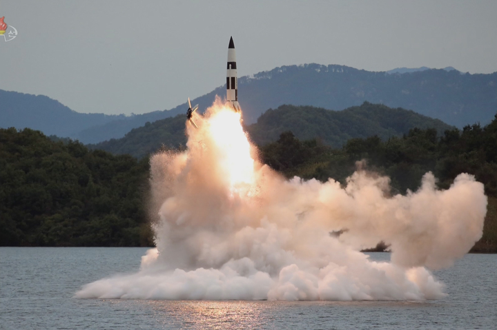 북, 신포서 탄도미사일 수발 발사…SLBM 시험발사 가능성(종합3보)