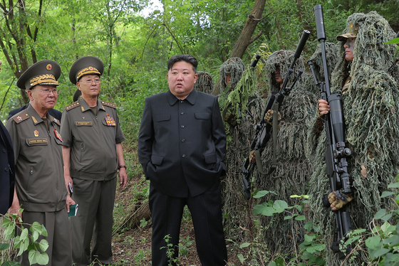 사진] 저격훈련 참관한 김정은 | 중앙일보
