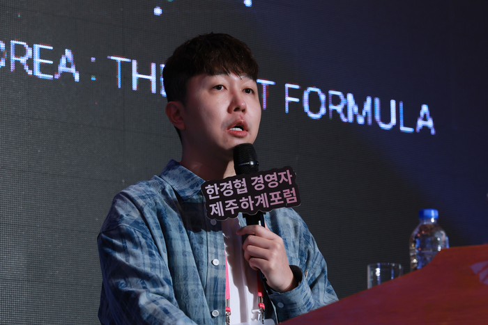강석훈 에이블리 대표가 16일 제주도 롯데호텔에서 열린 '2026 한경협 경영자 제주하계포럼'에 참석해 '우연 없는 성장, 설계된 성공, 에이블리의 AI 성공 방정식'를 주제로 강연하고 있다.