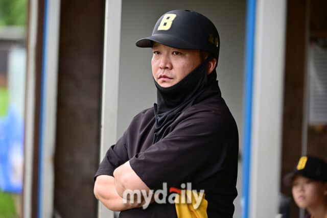 [MD포토] 김민수 파주시유소년야구단 감독 '어떻게 승리해야할까'