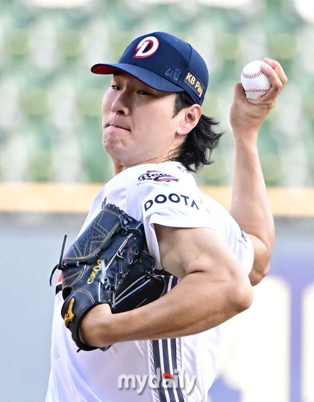 2026년 7월 8일 오후 서울 잠실구장에서 열린 '2026 신한 SOL KBO리그' SSG 랜더스와 두산 베어스의 경기. 두산 선발투수 곽빈이 역투하고 있다./마이데일리