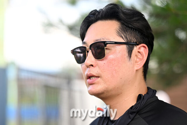 최훈 김포시위드유소년야구단 감독이 제3회 마이데일리배 전국유소년야구대회를 앞두고 각오를 다졌다. 지난해 제2회 마이데일리배 전국유소년야구대회에서 인터뷰에 임하고 있는 최훈 감독./마이데일리