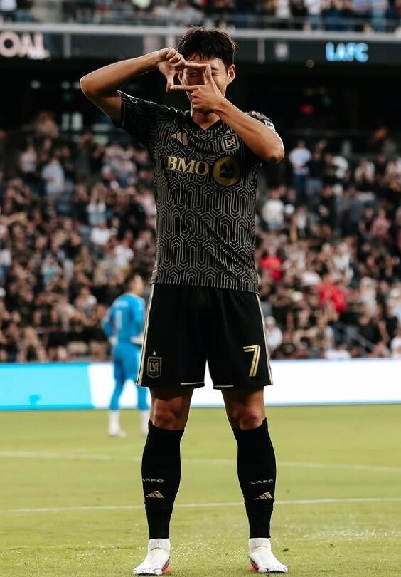 손흥민이 레알 솔트레이크와의 2026시즌 MLS 경기에서 골 세리머니를 하고 있다./LAFC