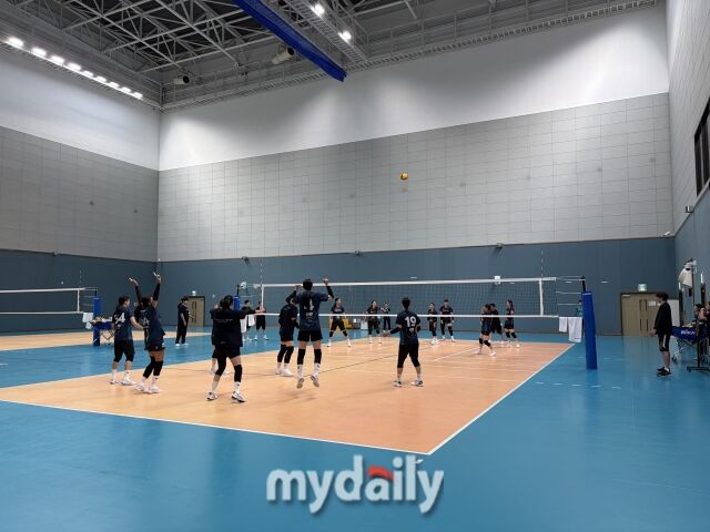 비시즌 열심히 훈련 중인 GS칼텍스 선수들./청평 = 이정원 기자