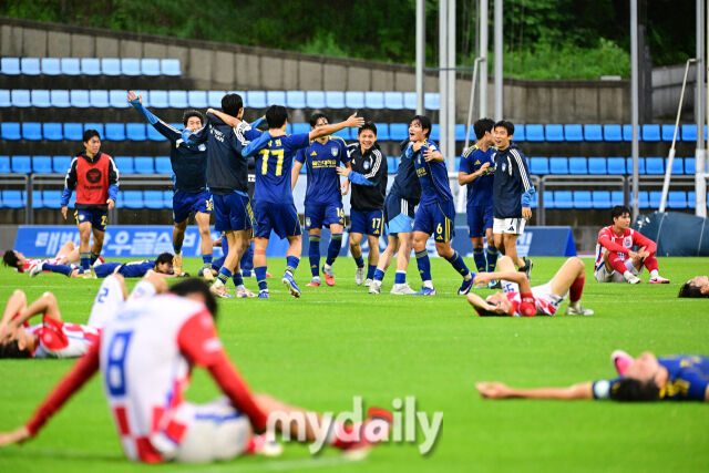[MD포토] 울산대 '비를 뚫고 연장 접전 끝에 우승'