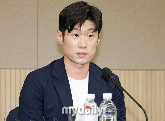 박지성이 6일 오후 서울 잠실 올림픽파크텔에서 진행된 'K-축구 혁신위원회' 출범식에 참석해 이야기를 하고 있다./마이데일리 DB