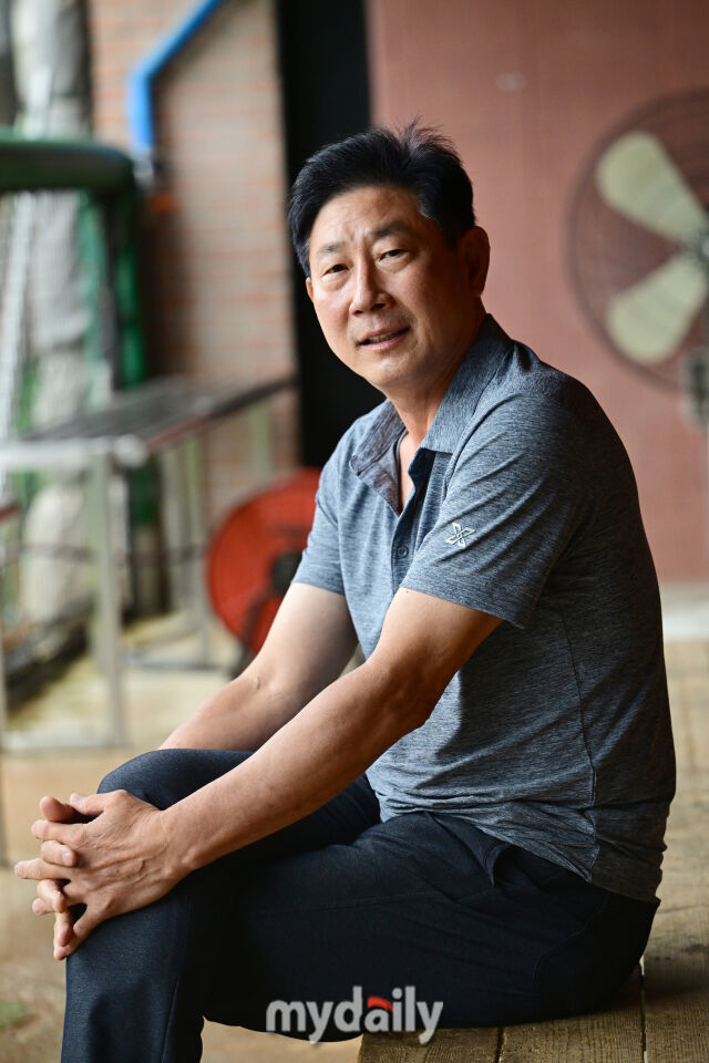 20일 강원도 횡성군 횡성베이스볼파크에서 열린 '2026 제3회 마이데일리배 전국유소년야구대회'. 한대화 전 감독이 인터뷰를 했다. /횡성베이스볼테마파크=한혁승 기자