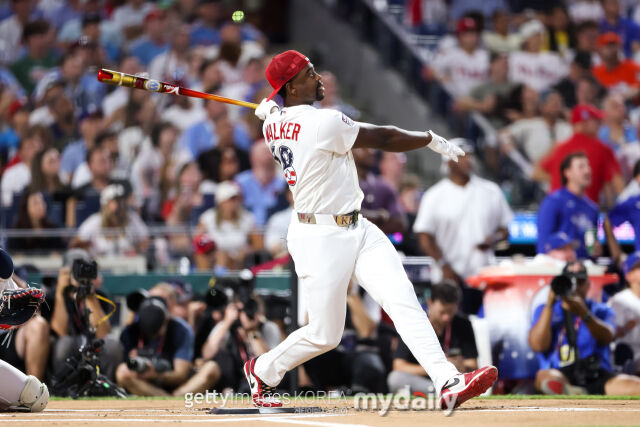 14일(한국시각) 미국 펜실베니아주 필라델피아에 있는 시티즌스 뱅크 파크에서 열린 2026 MLB 올스타전 홈런 더비에서 우승을 차지한 조던 워커(세인트루이스)가 스윙을 하고 있다./게티이미지코리아