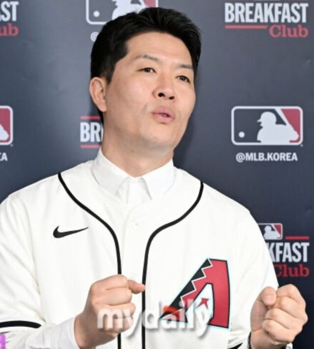 한국 야구 레전드 김병현이 13일 자신의 유튜브 채널을 통해 '김영광-홍명보 월드컵 논란 발언 후 화난 축구 팬과 직접 만났습니다'라는 제목의 영상을 공개하며 논란에 해명했다./송일섭 기자