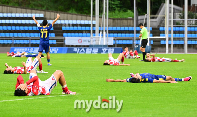 [MD포토] 승자도 패자도 모두 쓰러진 수중전 대혈투 '울산대 우승'
