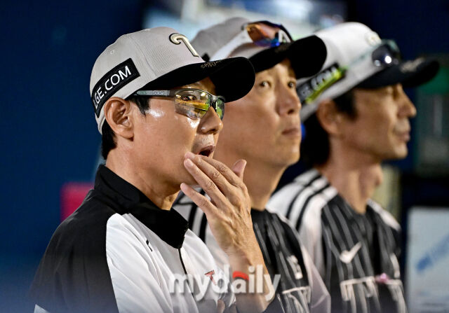 LG 염경엽 감독이 지켜보고 있다./마이데일리