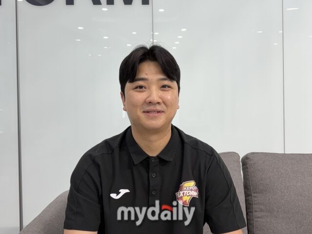 한국전력에 새롭게 합류한 신희섭 코치./오산 = 이정원 기자
