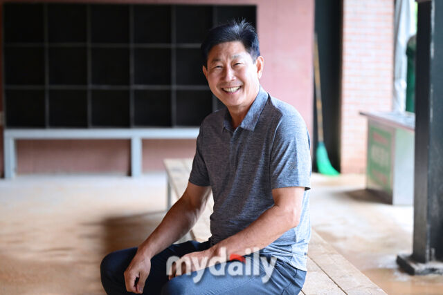20일 강원도 횡성군 횡성베이스볼파크에서 열린 '2026 제3회 마이데일리배 전국유소년야구대회'. 한대화 전 감독이 인터뷰를 했다. /횡성베이스볼테마파크=한혁승 기자