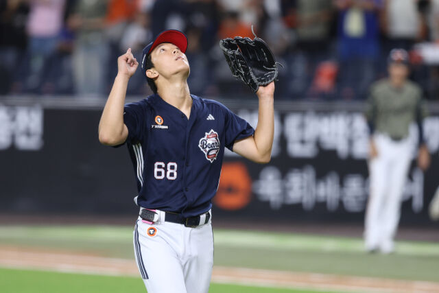 최민석이 세리머니를 하고 있다./두산 베어스 제공