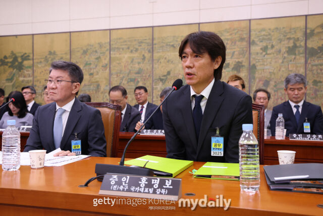 홍명보 감독이 국회 문화체육관광위원회 청문회에 증인으로 출석해 발언하고 있다./게티이미지코리아
