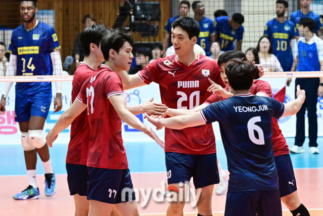 [MD포토] 기뻐하는 대한민국 배구 대표팀