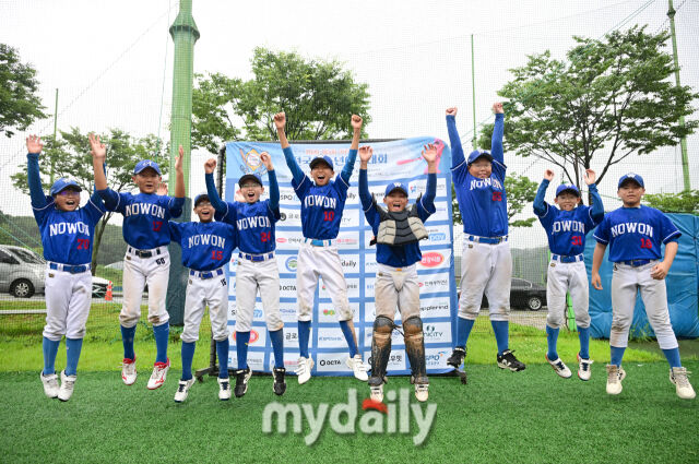 [MD포토] 노원구 유소년야구단 '마이데일리배 유소년 백호리그 우승'