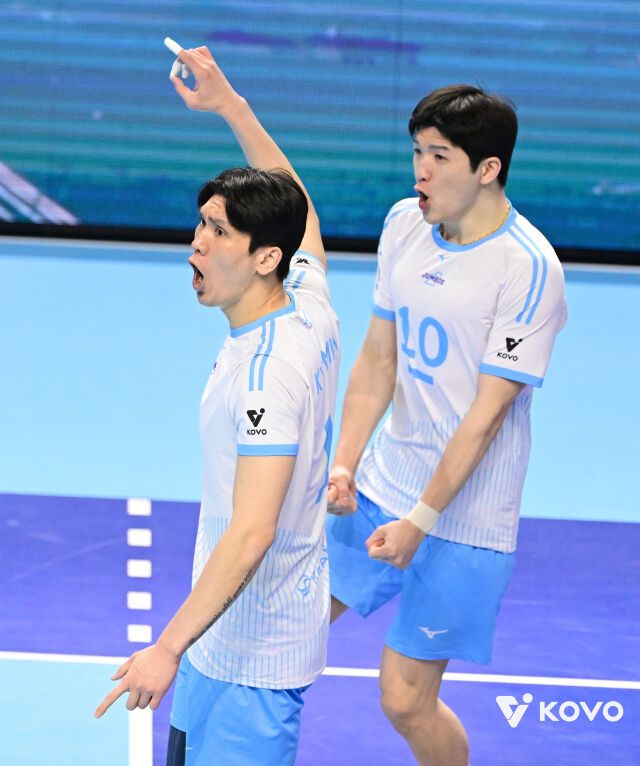 대한항공 정지석(오른쪽)과 김규민이 오는 19일 인천 SSG랜더스필드를 찾는다. 정지석과 김규민은 이날 열리는 SSG 랜더스-KIA 타이거즈전에 앞서 시구와 시타자로 참여한다./한국배구연맹(KOVO) 제공