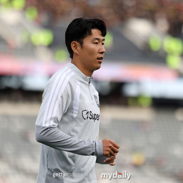 LAFC의 손흥민이 2026년 5월 미국 샌디에이고에서 열린 2025-26시즌 MLS 경기에 앞서 워밍업을 하고 있다./게티이미지코리아