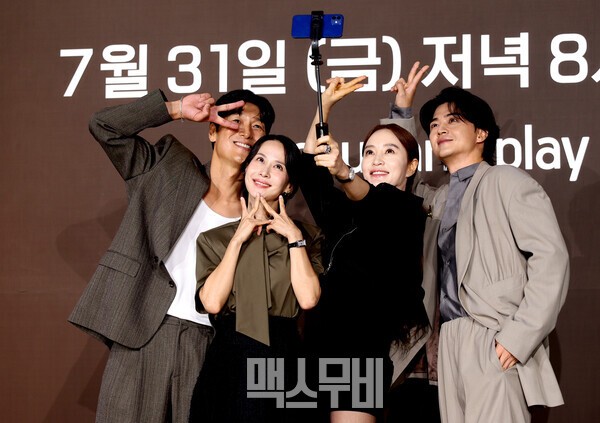 (왼쪽부터) 김재철, 조여정, 김혜수, 김지훈