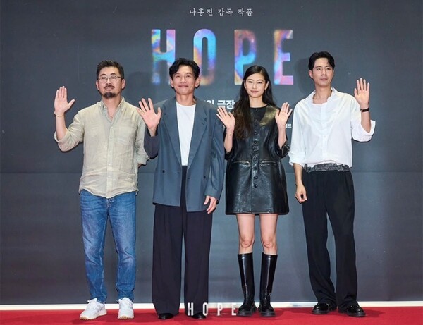 (왼쪽부터) 나홍진, 황정민, 정호연, 조인성 [사진=플러스엠 엔터테인먼트]