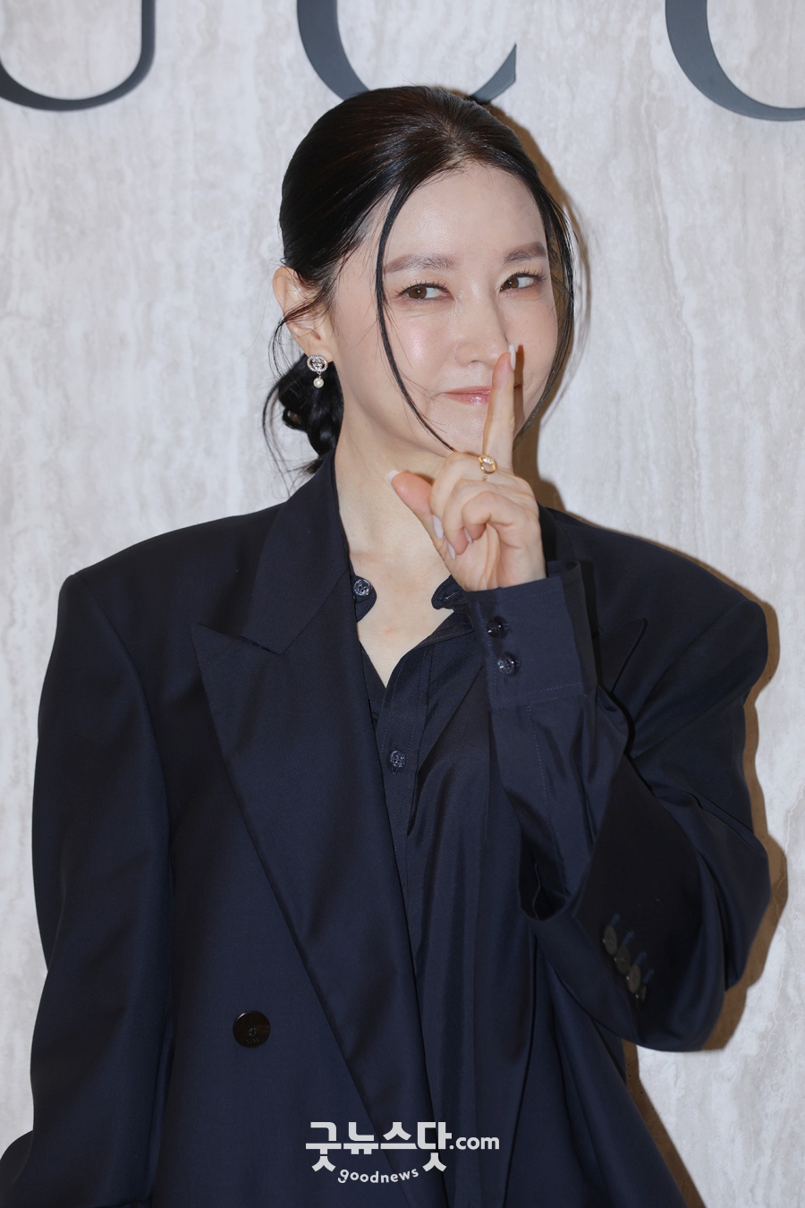 이영애, 56세 절대 안 믿겨…주름 하나 없는 백옥 피부