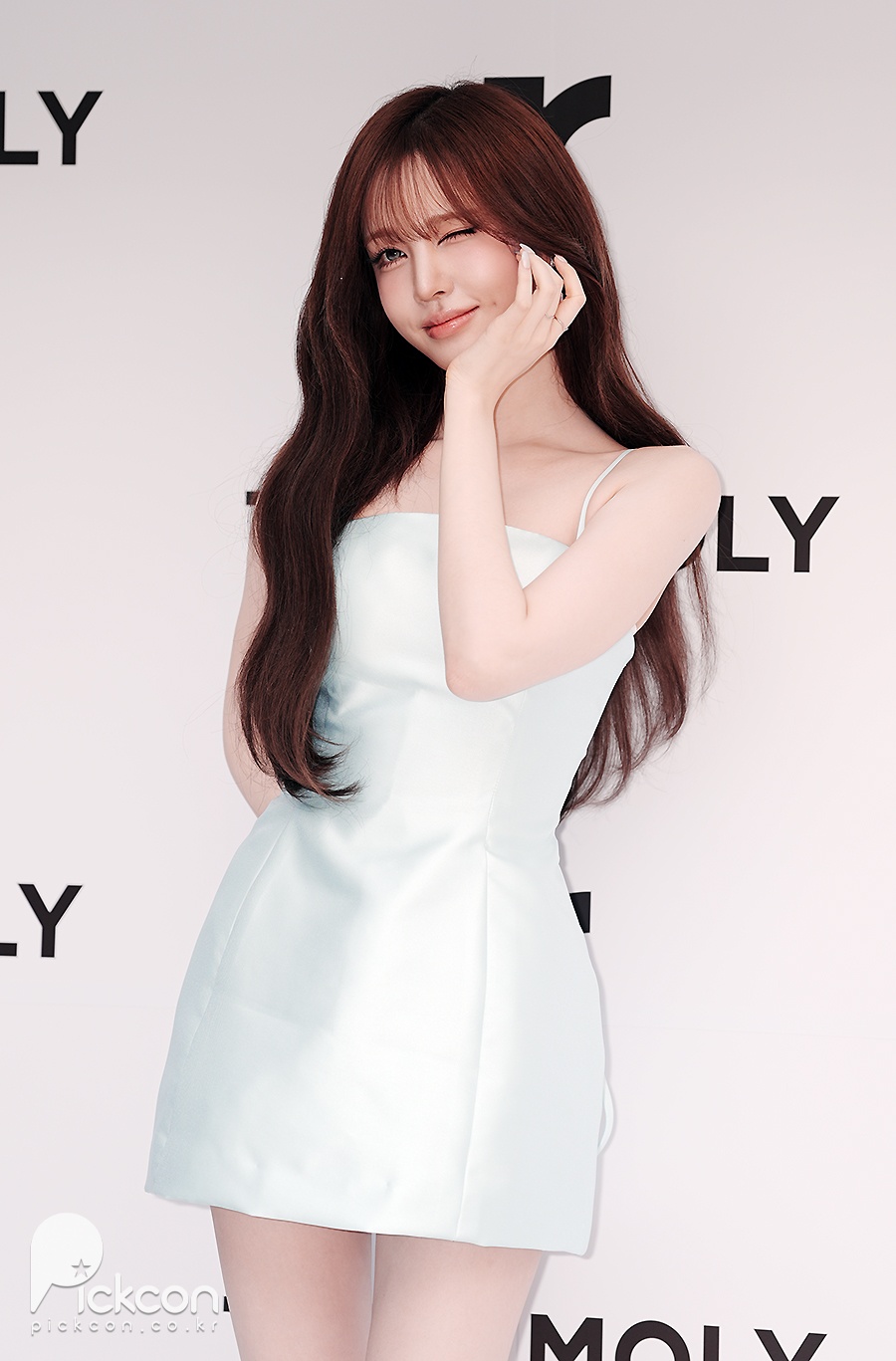 아이브 리즈, 살이 얼마나 빠진 거야…한 손에 잡힐 듯한 극세사 각선미 (포토)