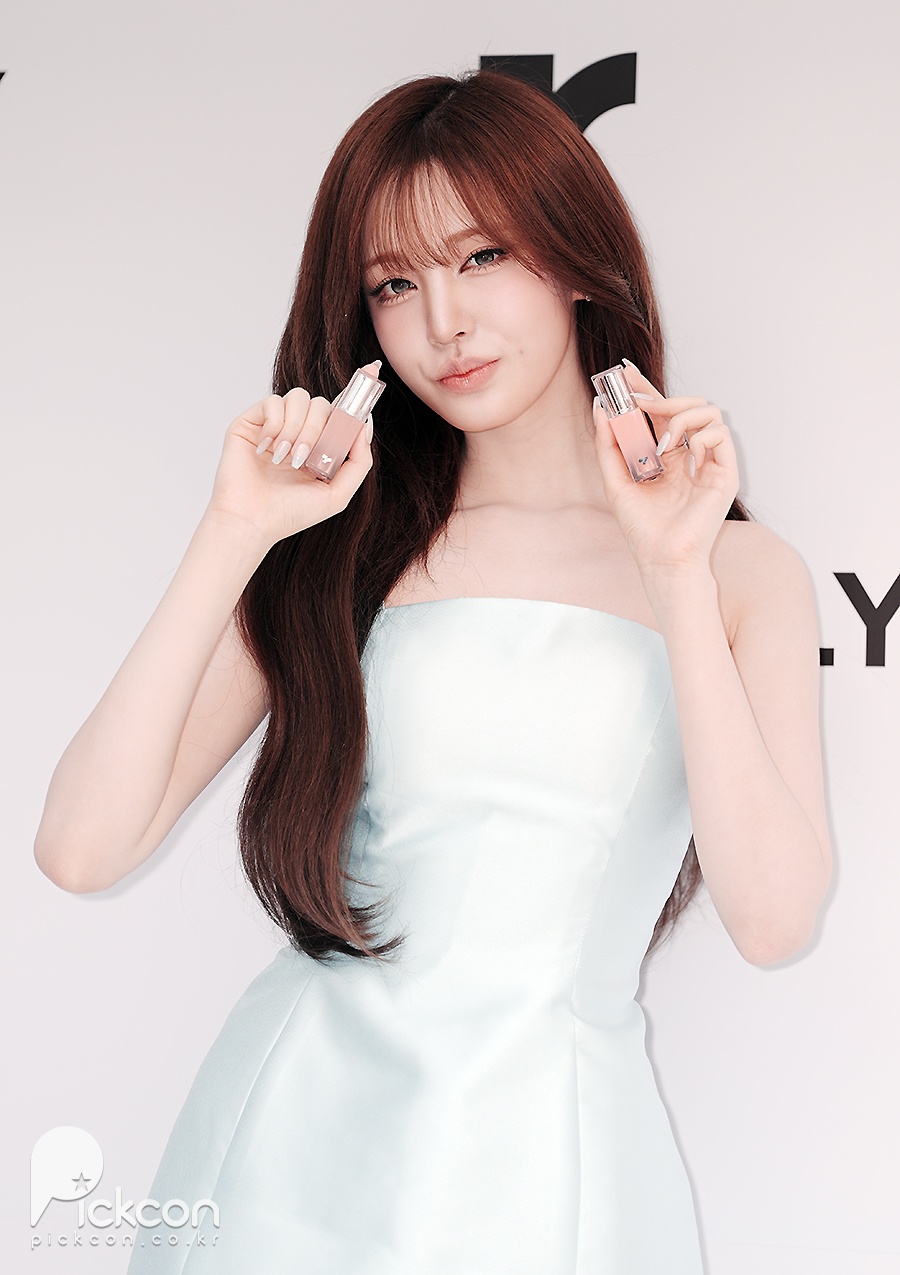 아이브 리즈, 빠져들 것 같은 보조개 요정 (포토)