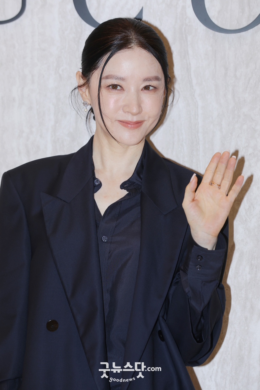 이영애, 56세 절대 안 믿겨…주름 하나 없는 백옥 피부