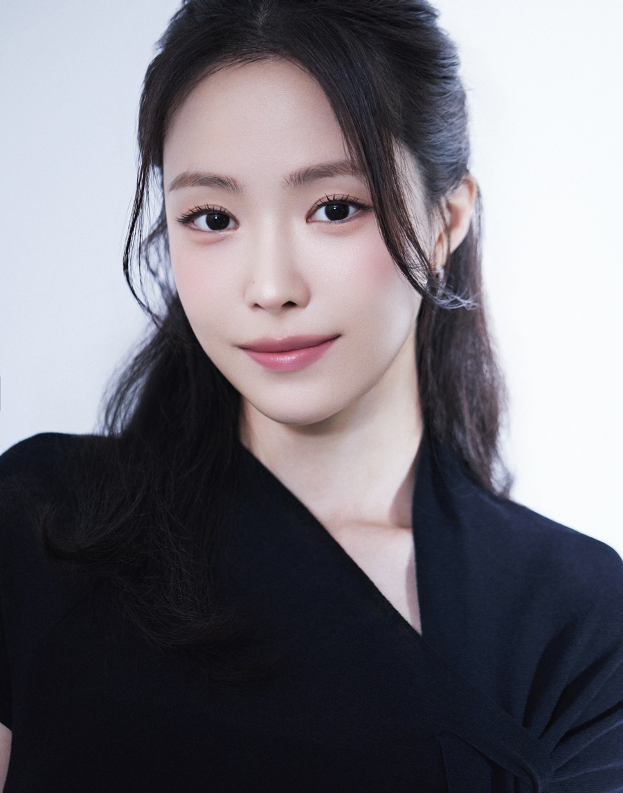 손나은 \
