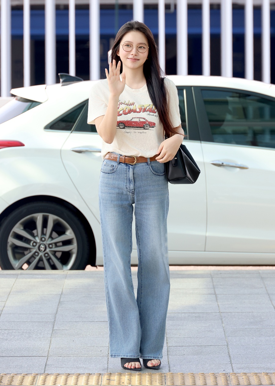 레드벨벳 예리, 꾸안꾸 스타일로 상큼 매력 발산…여행룩의 정석 (포토)