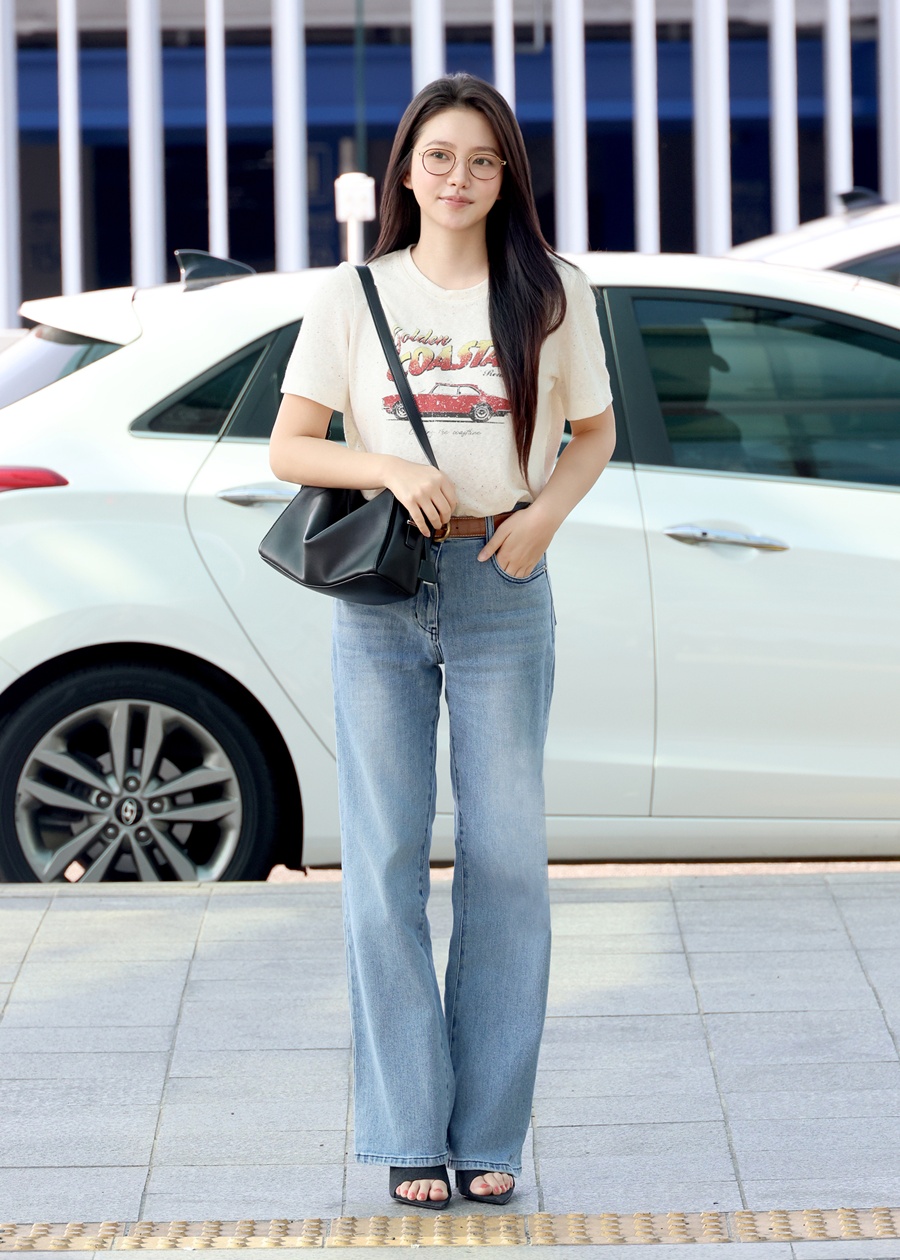 레드벨벳 예리, 꾸안꾸 스타일로 상큼 매력 발산…여행룩의 정석 (포토)