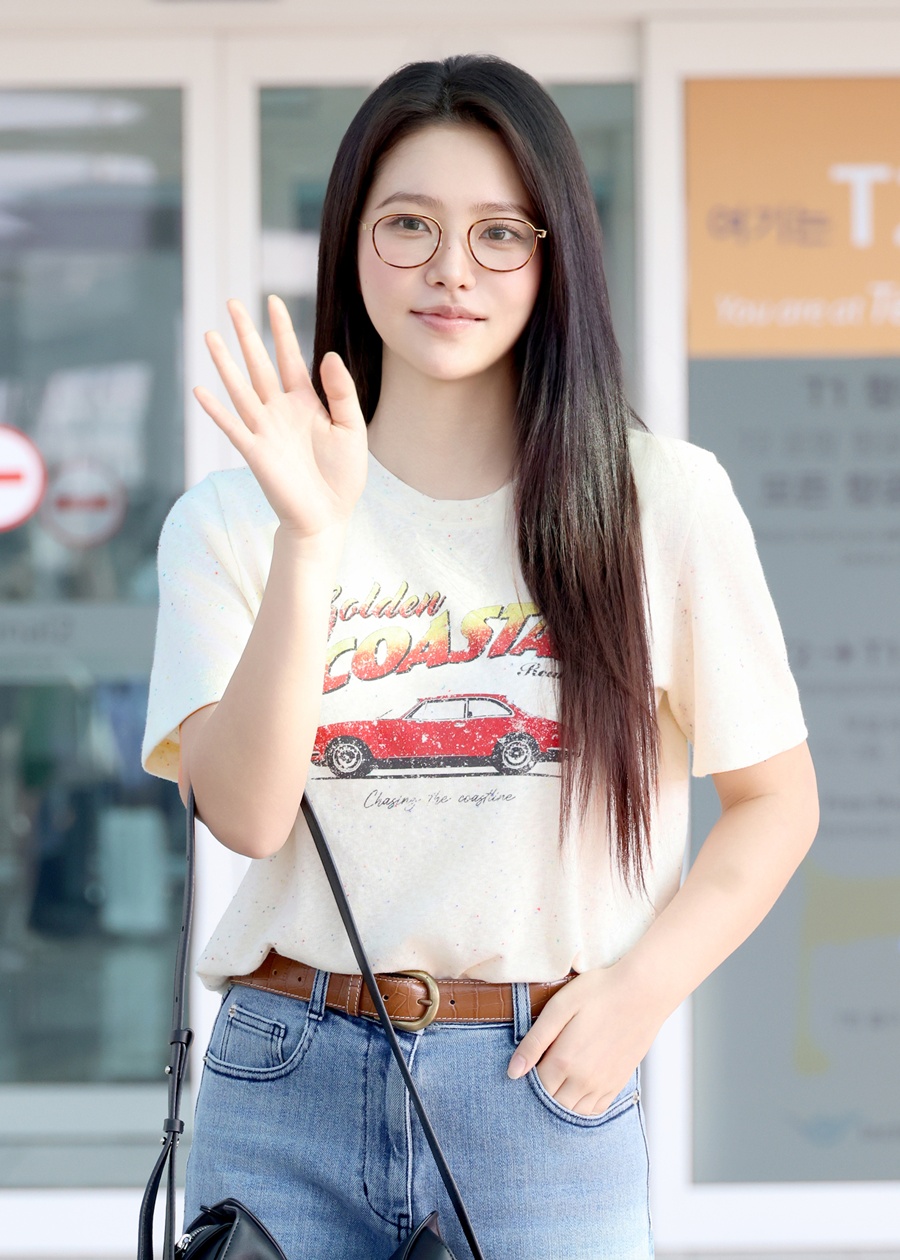 레드벨벳 예리, 꾸안꾸 스타일로 상큼 매력 발산…여행룩의 정석 (포토)