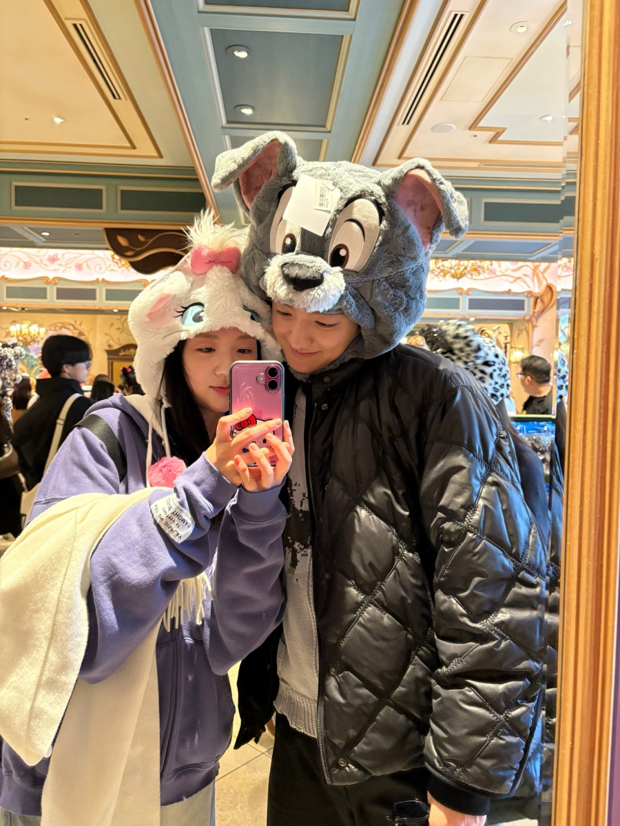 지예은♥바타, 커플 사진 공개…갑상선암 투병 때도 '함께'