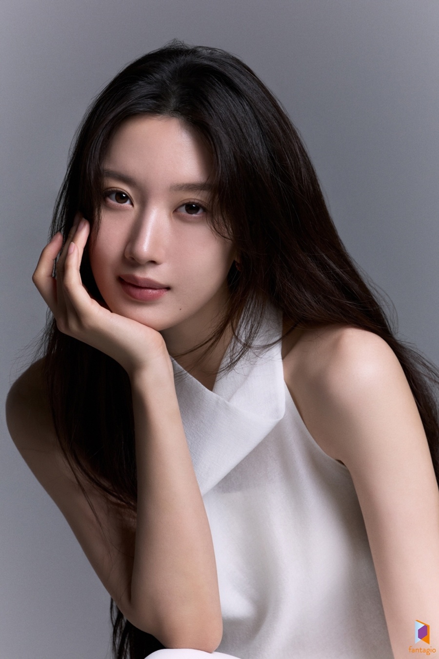 문가영, 한층 더 깊어진 분위기…고혹적 아우라 돋보이는 새 프로필 공개