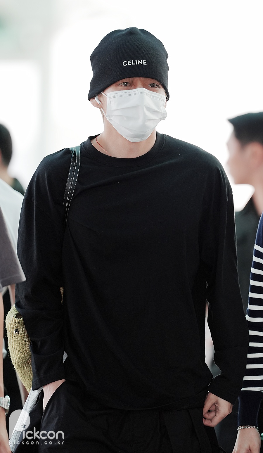 '방탄소년단 95즈' 뷔·지민, 웃음 가득한 출국길 (포토)