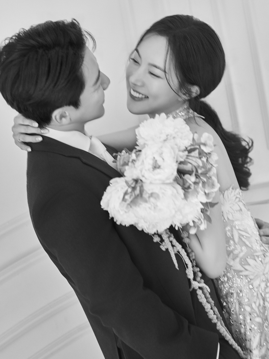 김나희, '남주혁 닮은꼴' 예비신랑 포착…8월 결혼 앞두고 웨딩화보 공개