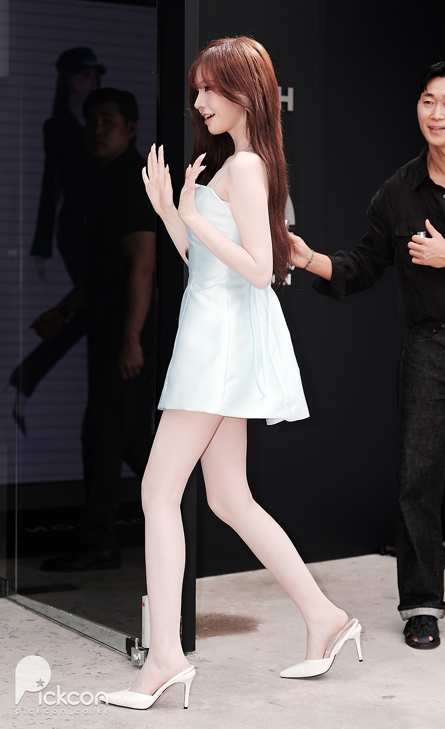 아이브 리즈, 살이 얼마나 빠진 거야…한 손에 잡힐 듯한 극세사 각선미 (포토)