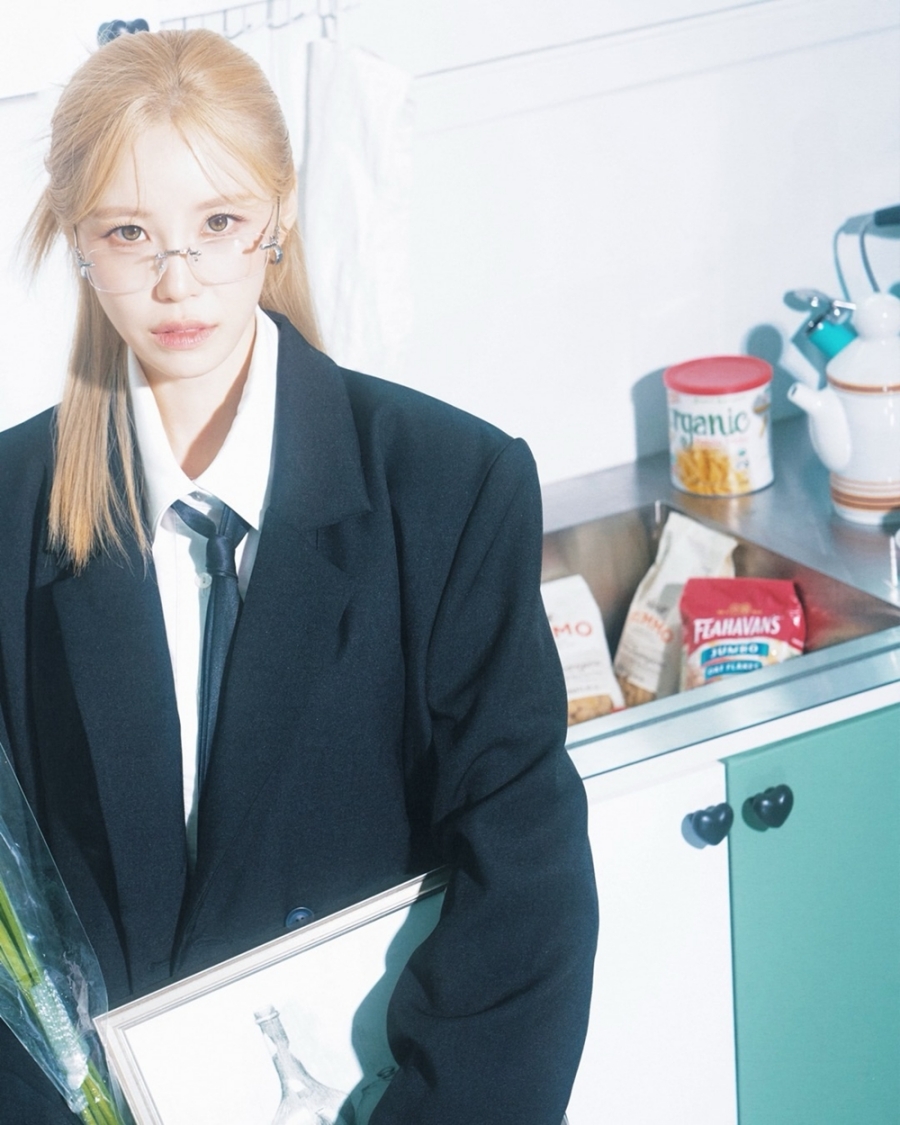 전효성, 시스루에 꽃같은 자태 (화보)