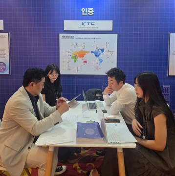 한국기계전기전자시험연구원(KTC) 베트남사무소가 7월 2일부터 3일까지 베트남 하노이 국가회의센터에서 개최된 ‘2026 하노이 한류박람회’에 참가해 컨설팅관을 운영했다. / 한국기계전기전자시험연구원