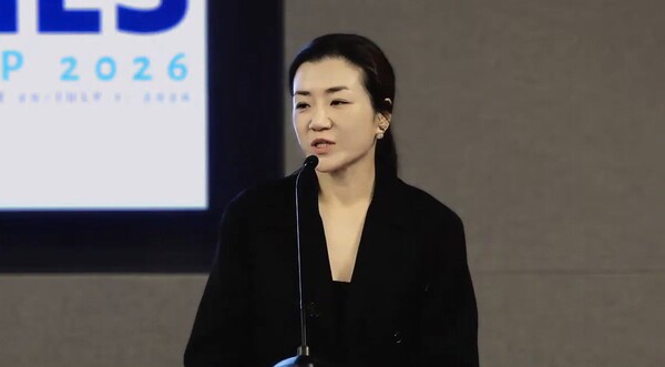 조현민 한진 사장이 7월 1일(현지시간) 미국 워싱턴 D.C.에서 열린 ‘2026 세계중소기업학회 세계총회’에 참석해 ‘글로벌 보이스: 국경 없는 기업가 정신’ 세션 기조연설자로 나서 발표하고 있다. / 한진