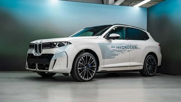  BMW가 2028년 수소연료전지 SUV iX5 하이드로젠을 출시한다. [사진: BMW]