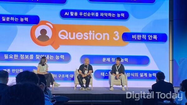 조용민 언바운드랩데브 대표(가운데)와 김평호 세일즈포스코리아 인더스트리 어드바이저(오)가 16일 웨스틴 서울 파르나스에서 열린 세일즈포스코리아 '에이전트포스 디지털 서밋 2026'에서 패널 토론하고 있다. [사진: 디지털투데이 손슬기 기자]