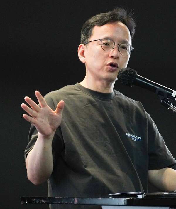 키노트 세션에서 발표 중인 양철웅 NHN CTO /NHN
