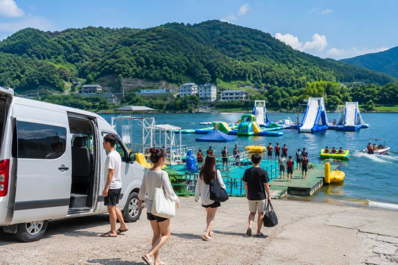 픽업 가능한 아마존 수상레저 / 이해를 돕기 위한 ai 이미지
