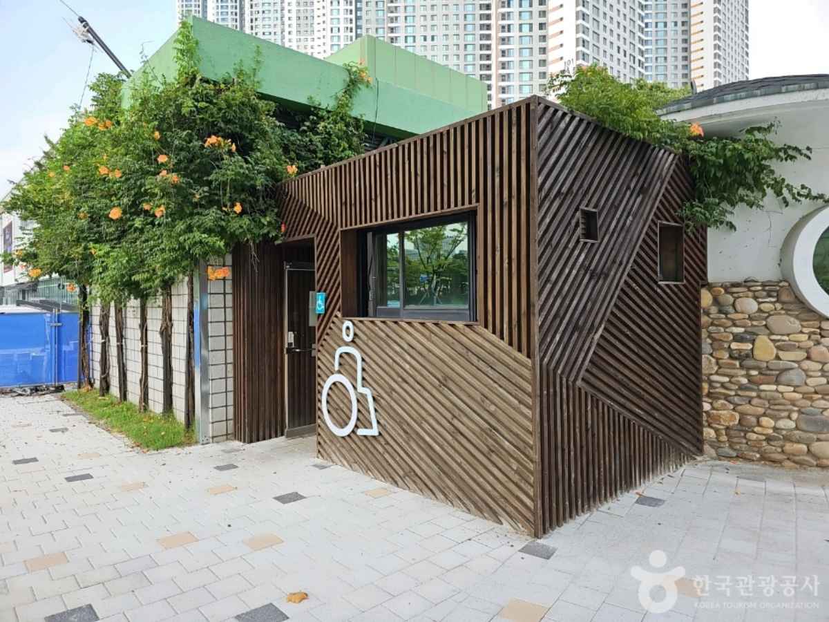 부천 중앙공원 능소화 명소 / 사진=한국관광콘텐츠랩