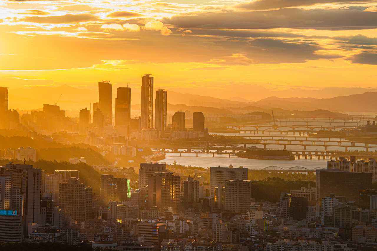 9코스 구룡산에서 바라본 서울 / 사진=서울관광재단