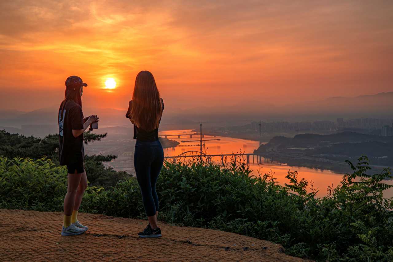 남녀노소 누구나 도전할 수 있는 아차산 코스 / 사진=서울관광재단